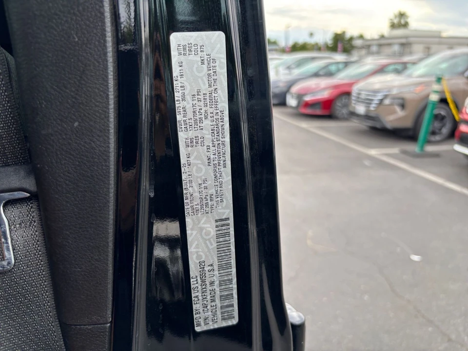 2025 Jeep JL Wrangler - Image 30 of 31