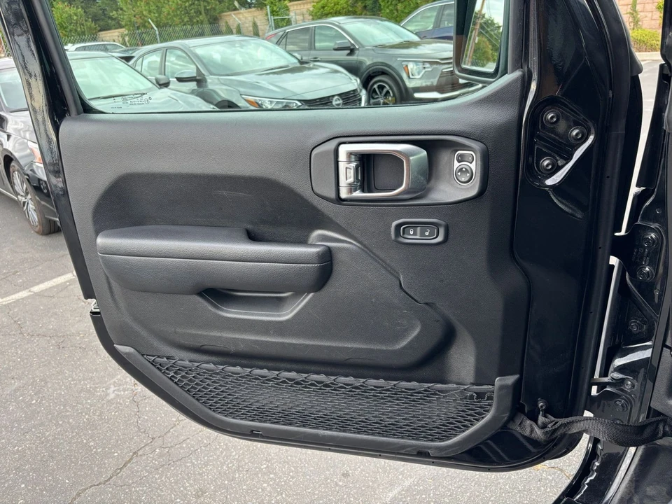 2025 Jeep JL Wrangler - Image 20 of 31