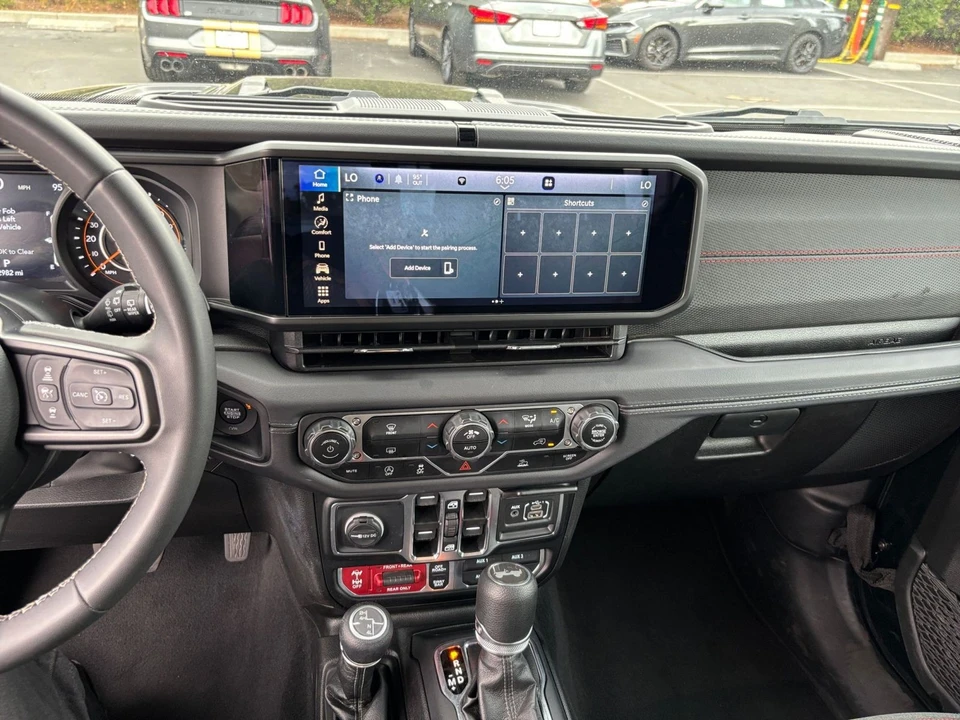 2025 Jeep JL Wrangler - Image 19 of 31