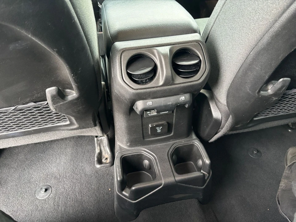 2025 Jeep JL Wrangler - Image 24 of 31