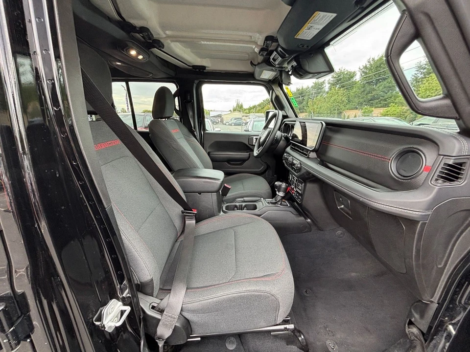 2025 Jeep JL Wrangler - Image 27 of 31