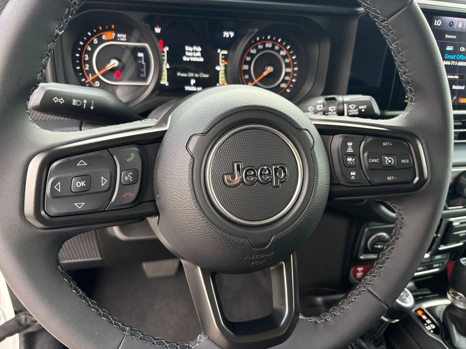 2025 Jeep JL Wrangler - Image 29 of 31