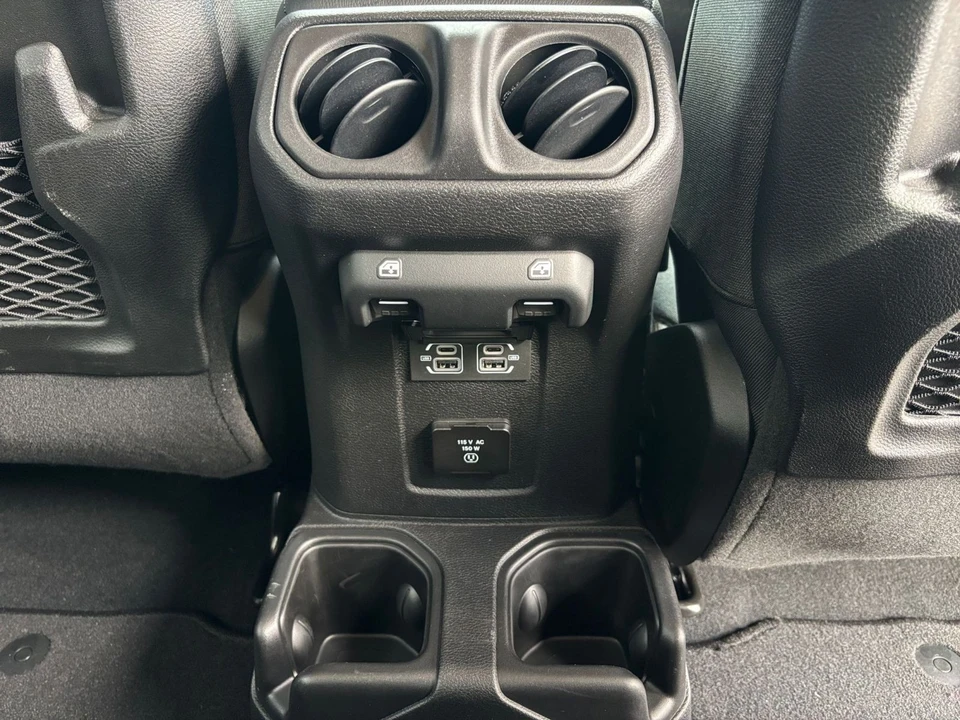 2025 Jeep JL Wrangler - Image 24 of 31