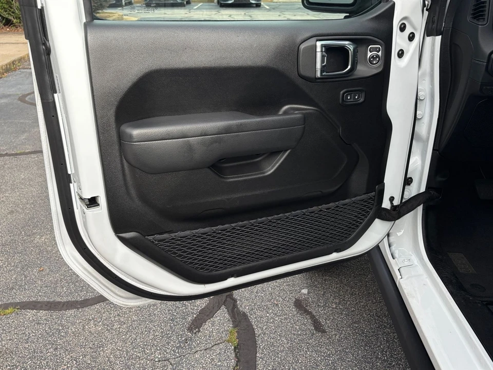2025 Jeep JL Wrangler - Image 20 of 31