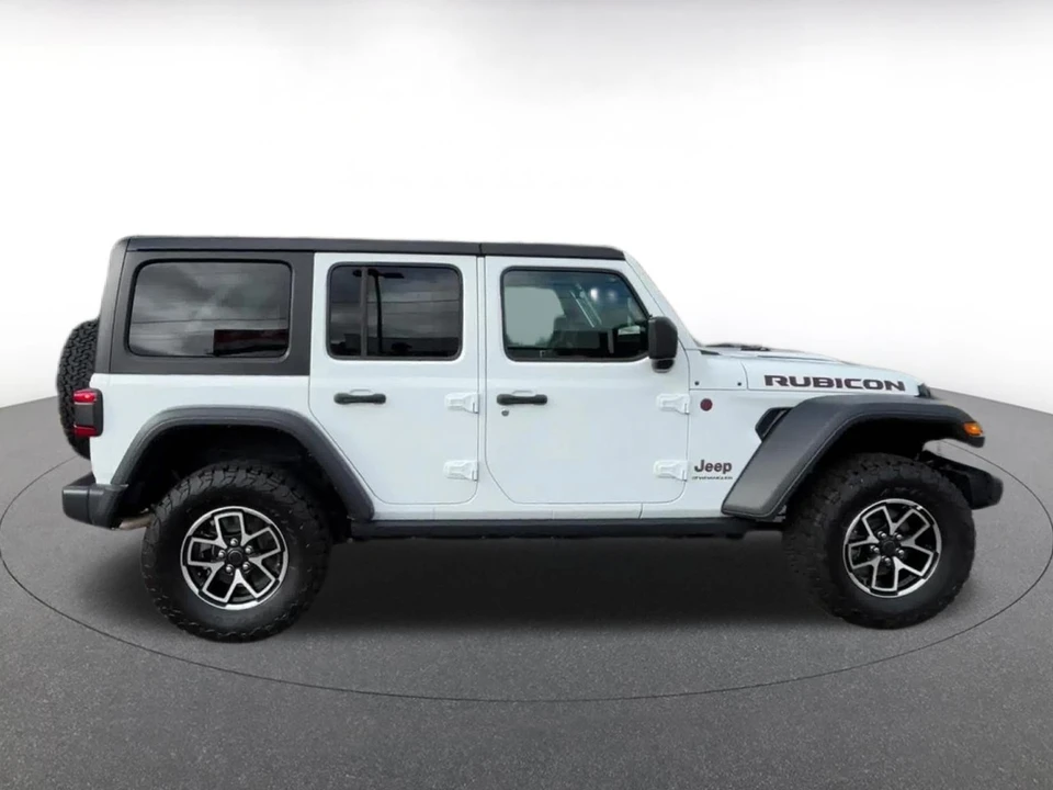 2025 Jeep JL Wrangler - Image 17 of 31