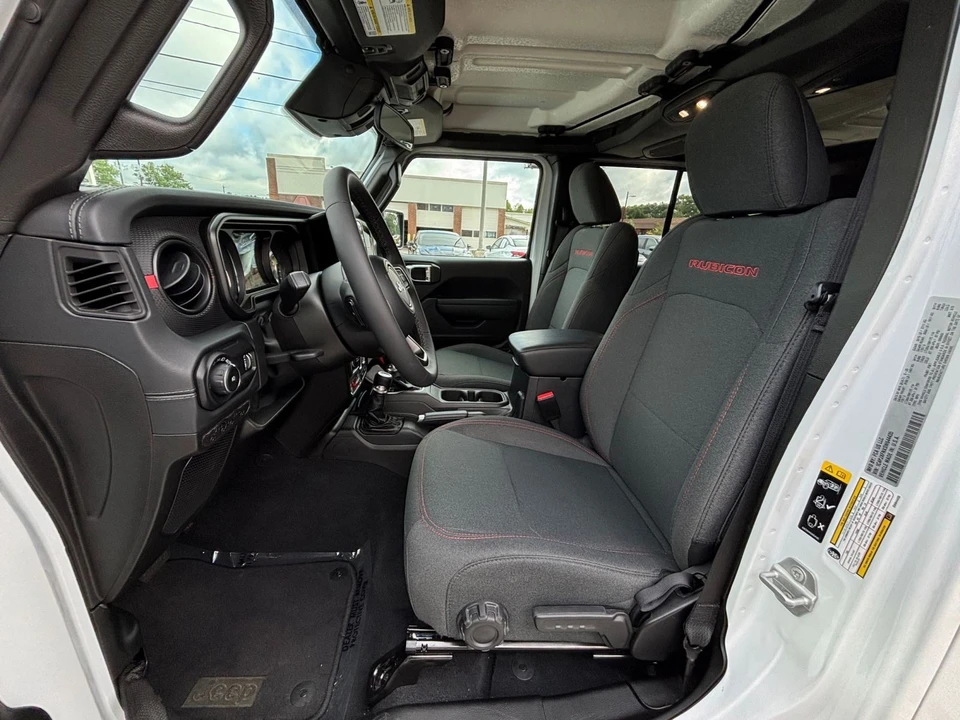 2025 Jeep JL Wrangler - Image 27 of 31