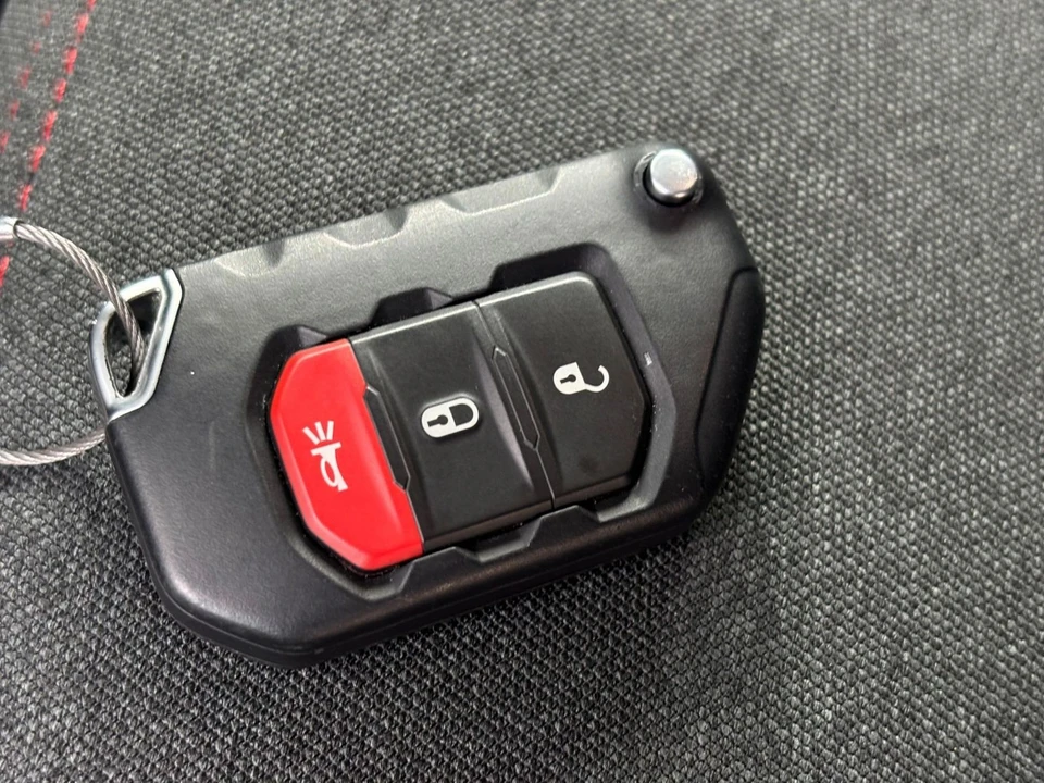 2025 Jeep JL Wrangler - Image 23 of 31