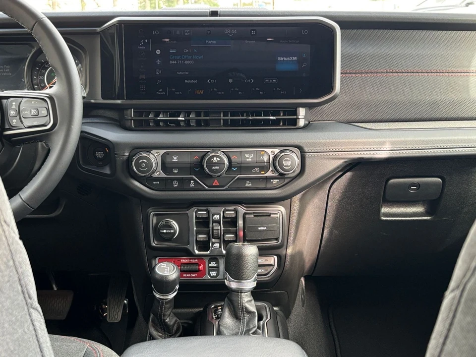 2025 Jeep JL Wrangler - Image 19 of 31