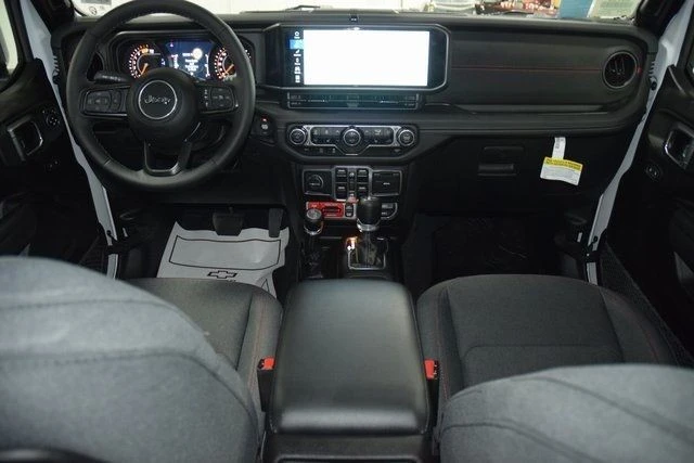 2025 Jeep JL Wrangler - Image 28 of 31