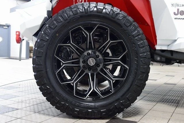 2025 Jeep JL Wrangler - Image 25 of 31