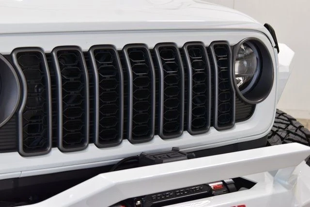 2025 Jeep JL Wrangler - Image 9 of 31
