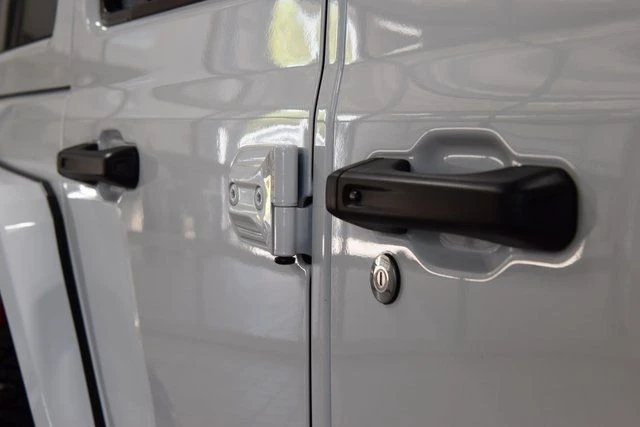 2025 Jeep JL Wrangler - Image 17 of 31
