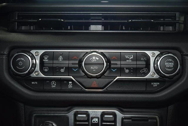 2025 Jeep JL Wrangler - Image 30 of 31