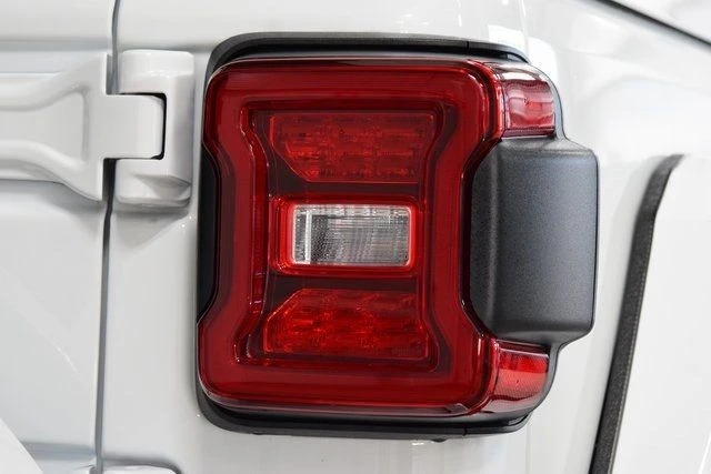 2025 Jeep JL Wrangler - Image 18 of 31