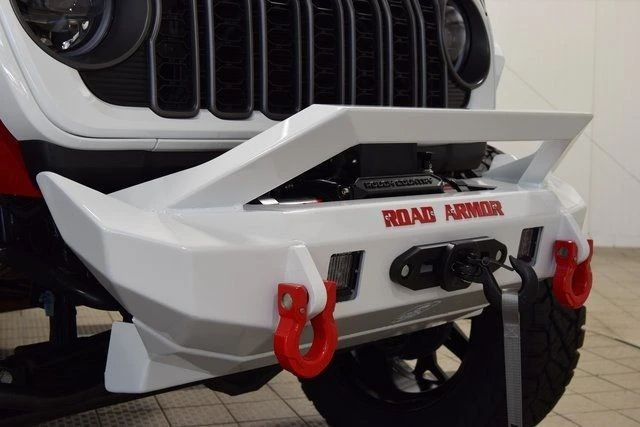 2025 Jeep JL Wrangler - Image 11 of 31