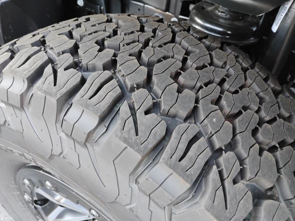 2025 Jeep JL Wrangler - Image 9 of 12
