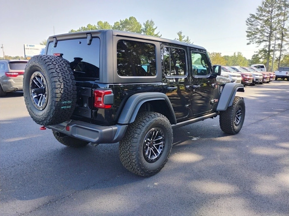 2025 Jeep JL Wrangler - Image 5 of 12