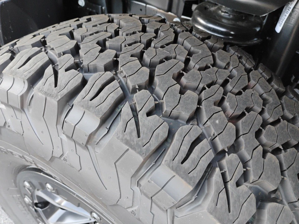 2025 Jeep JL Wrangler - Image 9 of 12