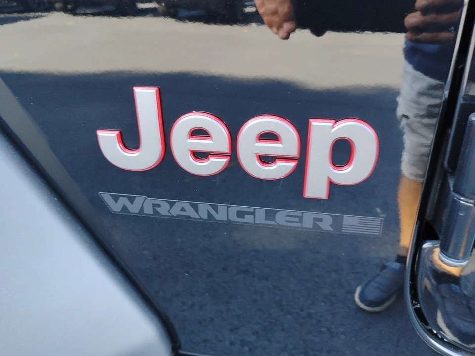 2025 Jeep JL Wrangler - Image 11 of 12
