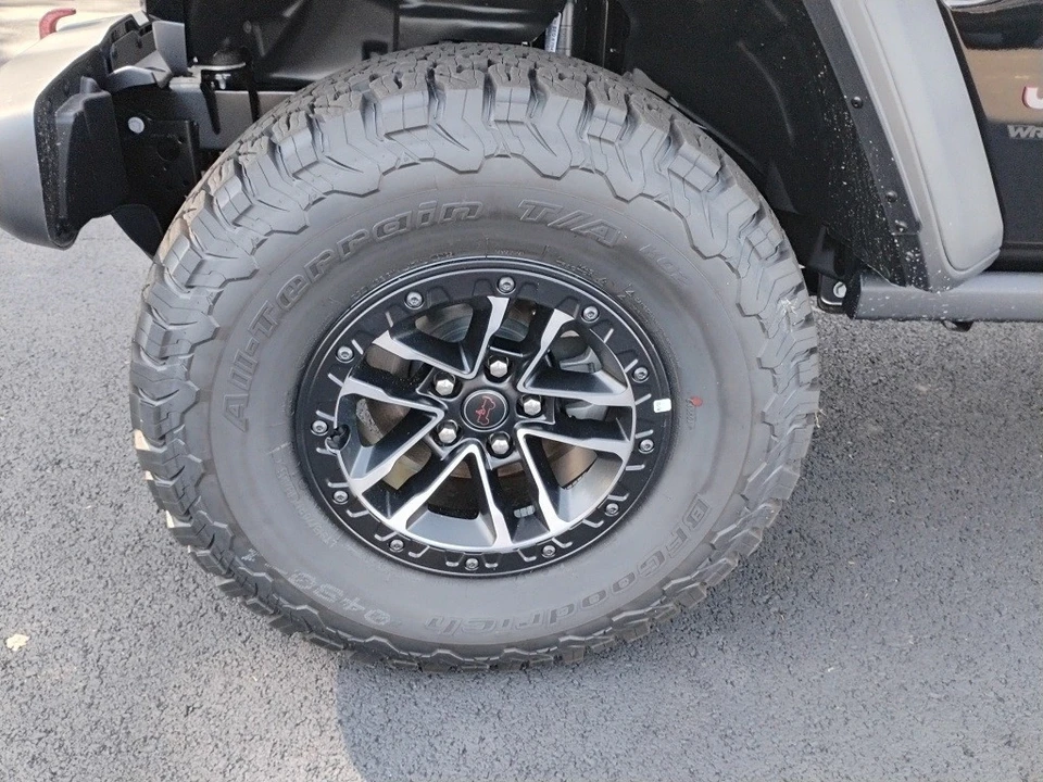 2025 Jeep JL Wrangler - Image 10 of 12