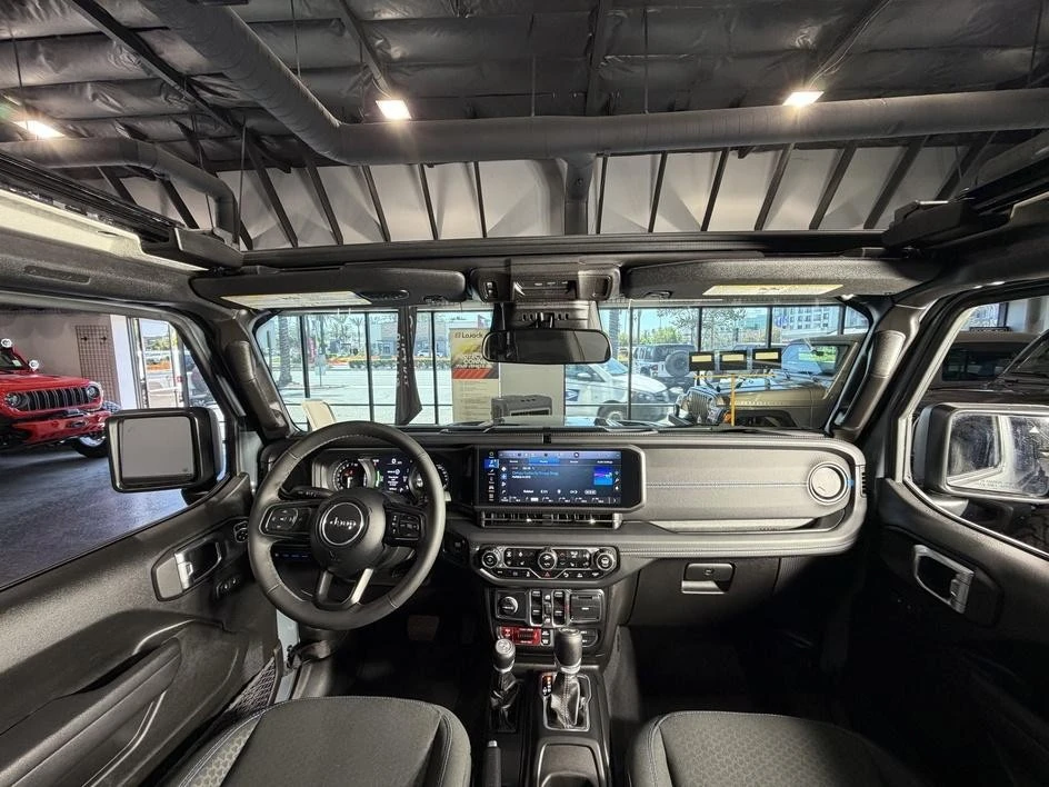 2025 Jeep JL Wrangler - Image 28 of 31