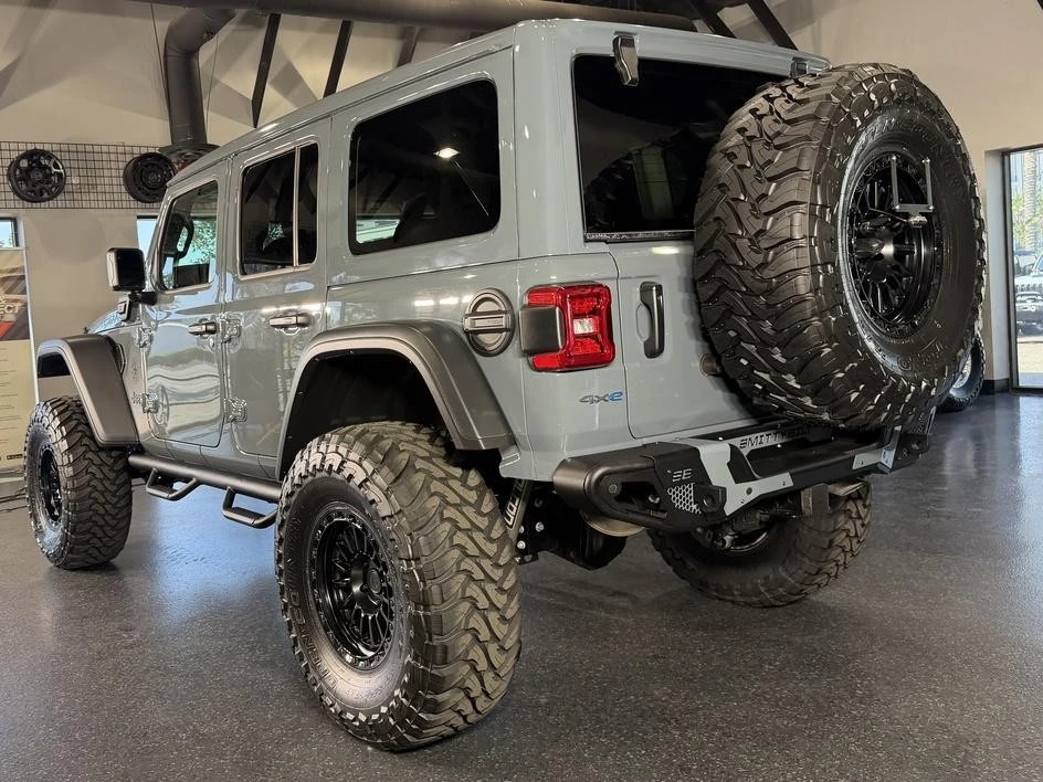 2025 Jeep JL Wrangler - Image 17 of 31