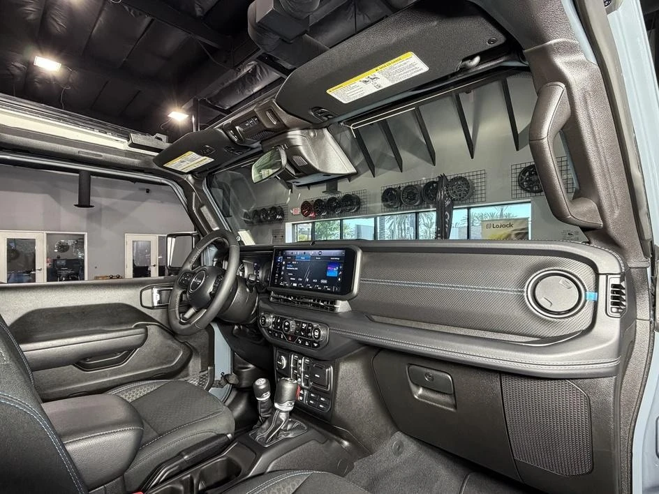 2025 Jeep JL Wrangler - Image 27 of 31