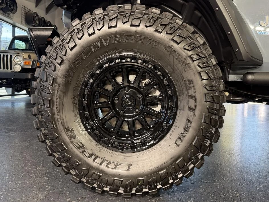2025 Jeep JL Wrangler - Image 26 of 31