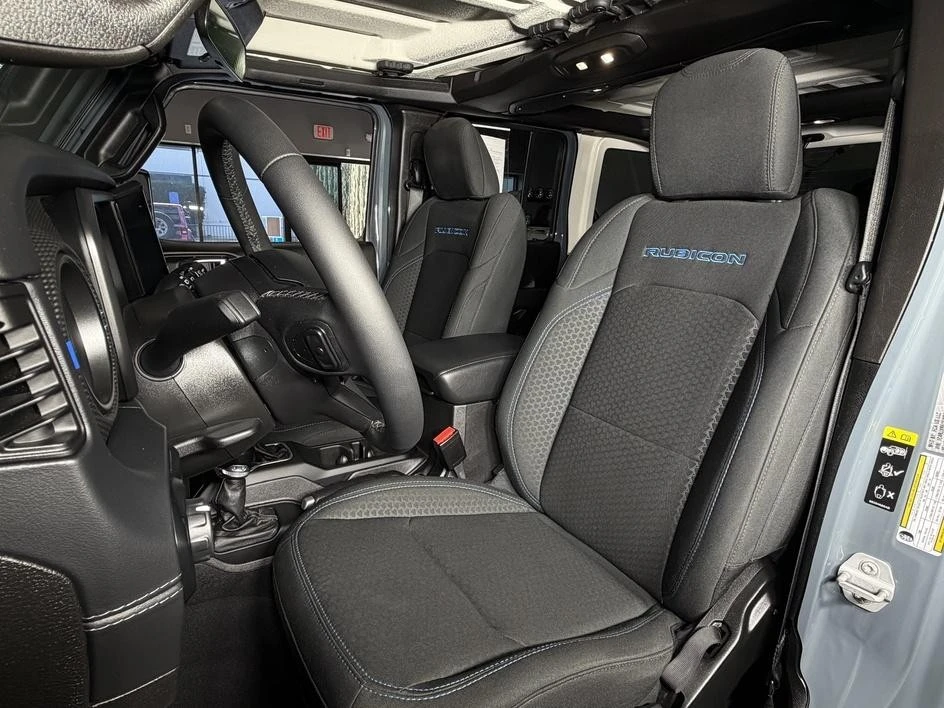 2025 Jeep JL Wrangler - Image 18 of 31