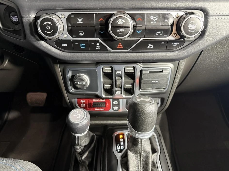 2025 Jeep JL Wrangler - Image 24 of 31