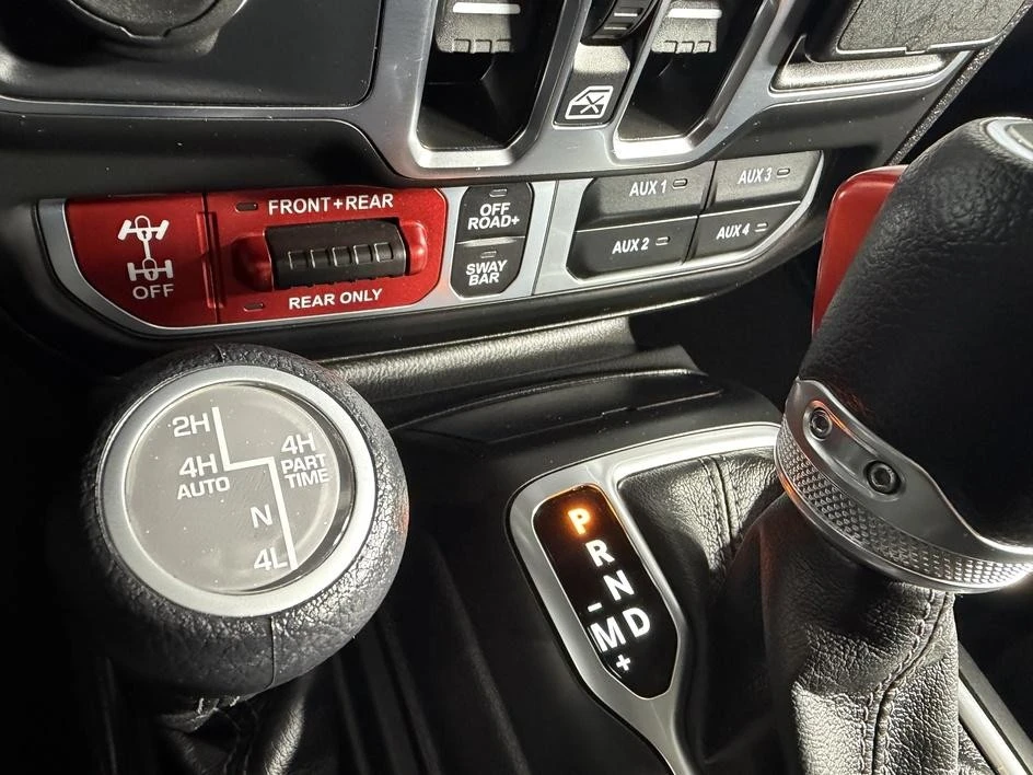 2025 Jeep JL Wrangler - Image 25 of 31