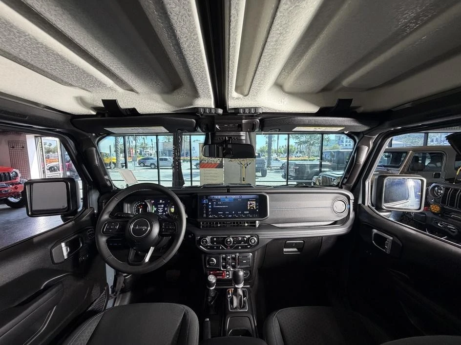 2025 Jeep JL Wrangler - Image 22 of 31