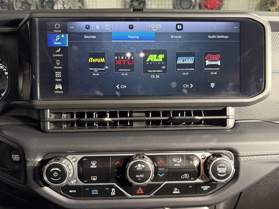 2025 Jeep JL Wrangler - Image 23 of 31