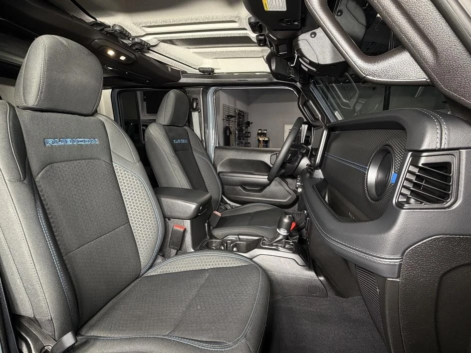 2025 Jeep JL Wrangler - Image 20 of 31