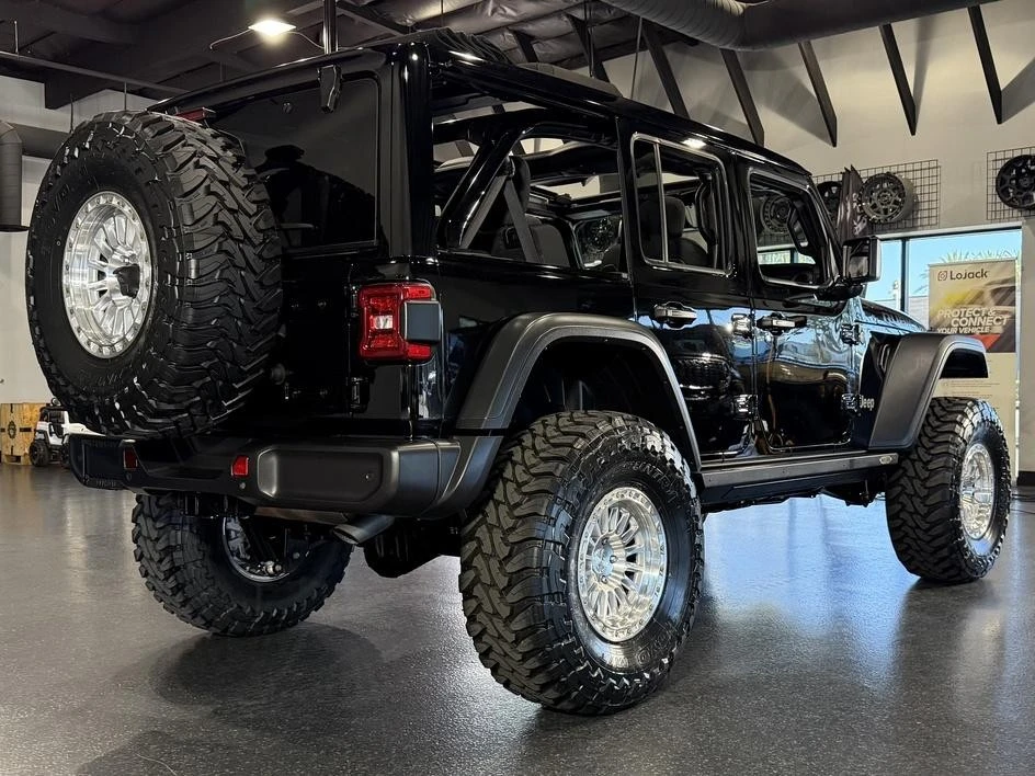 2025 Jeep JL Wrangler - Image 21 of 31