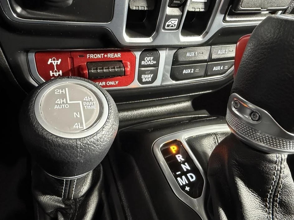 2025 Jeep JL Wrangler - Image 30 of 31