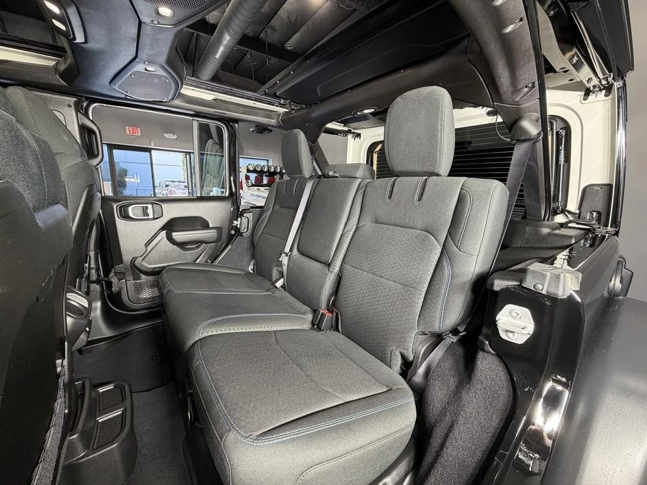 2025 Jeep JL Wrangler - Image 24 of 31