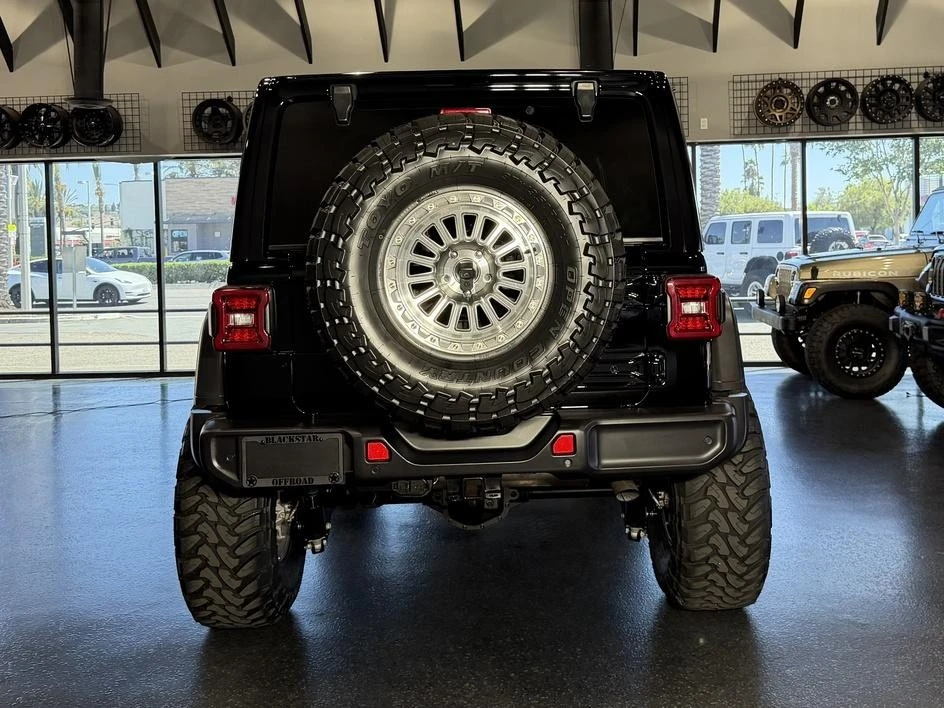 2025 Jeep JL Wrangler - Image 15 of 31