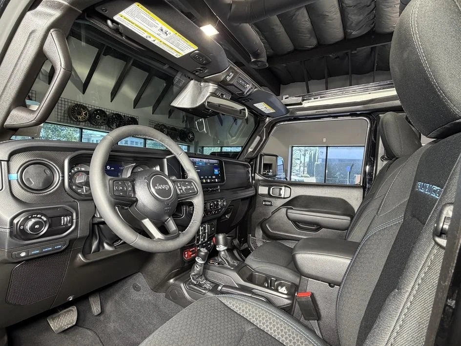 2025 Jeep JL Wrangler - Image 22 of 31