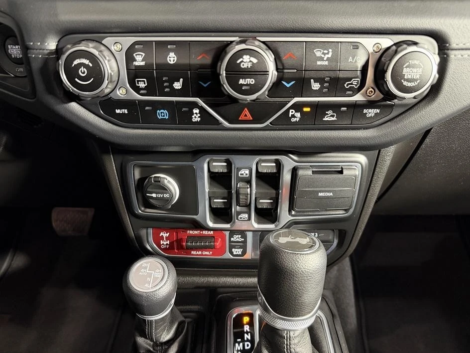 2025 Jeep JL Wrangler - Image 29 of 31