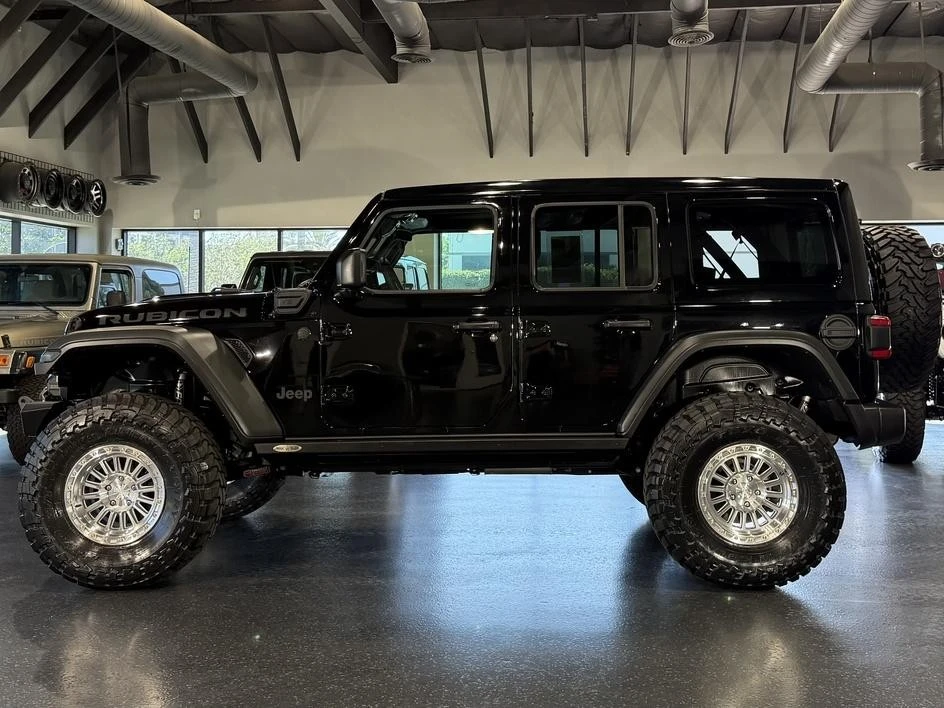 2025 Jeep JL Wrangler - Image 12 of 31