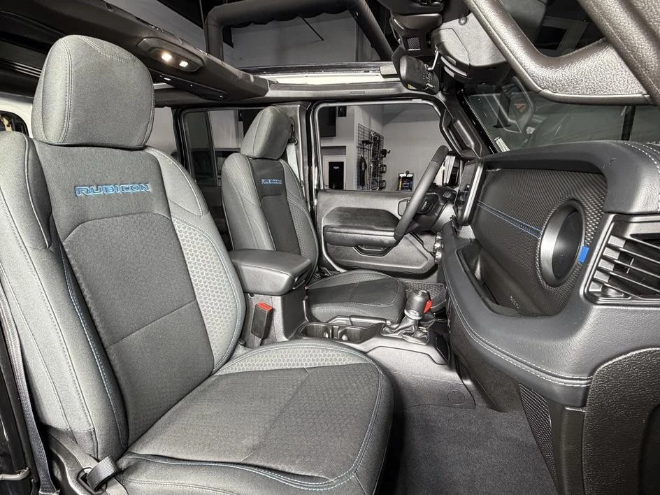 2025 Jeep JL Wrangler - Image 25 of 31