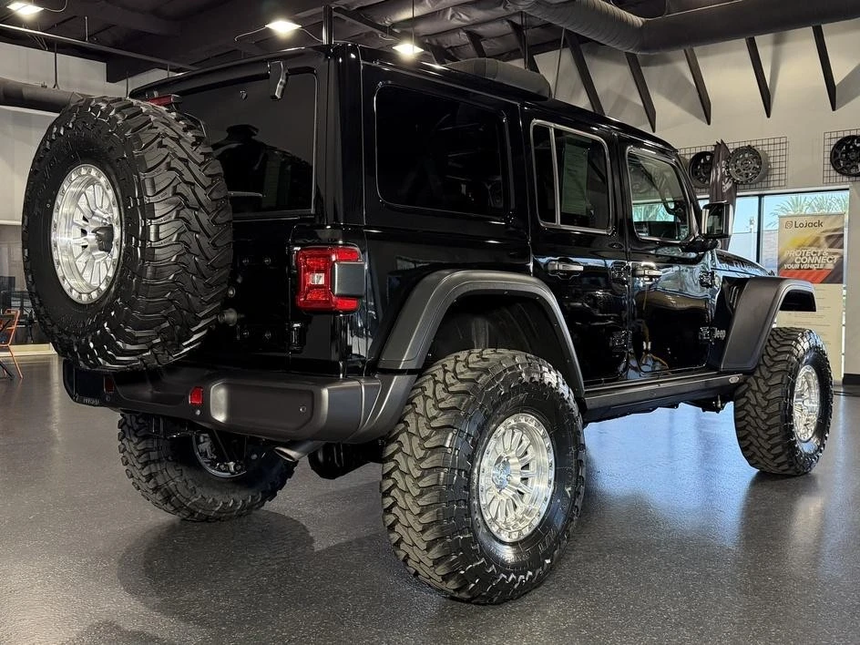 2025 Jeep JL Wrangler - Image 17 of 31
