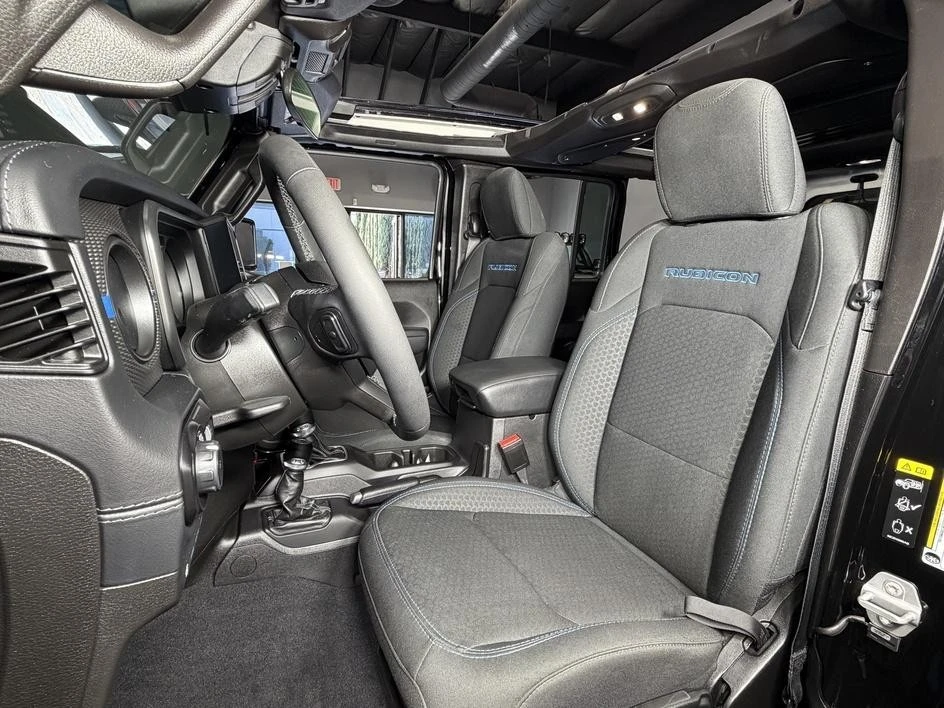 2025 Jeep JL Wrangler - Image 23 of 31