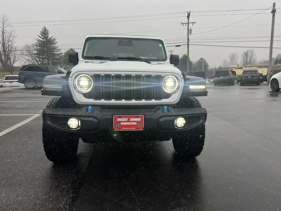2025 Jeep JL Wrangler - Image 5 of 12