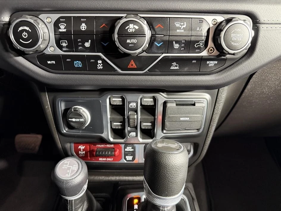 2025 Jeep JL Wrangler - Image 22 of 30