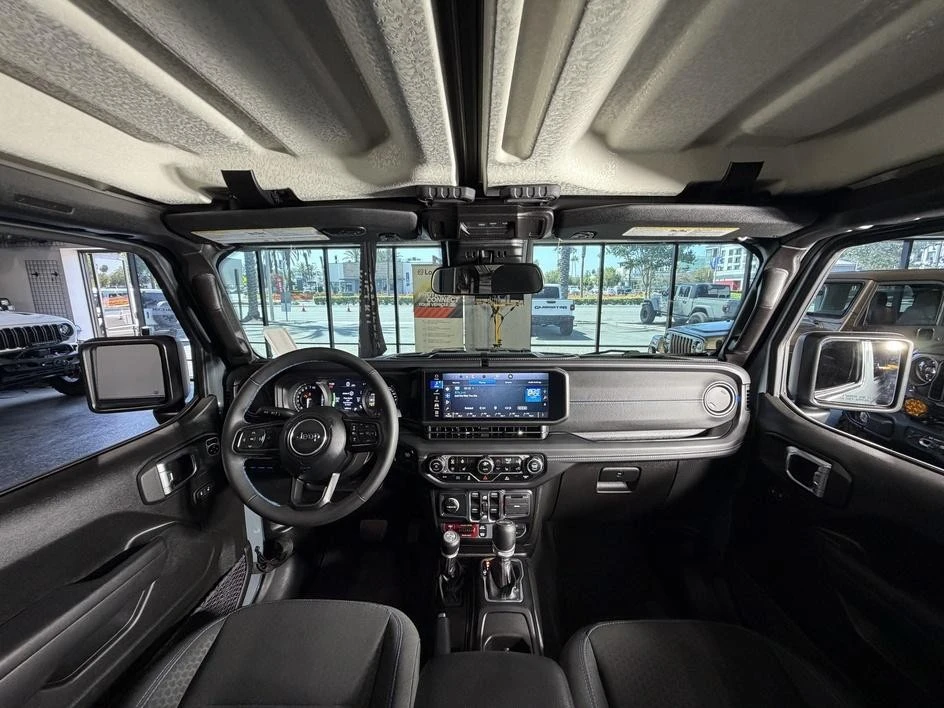 2025 Jeep JL Wrangler - Image 20 of 30