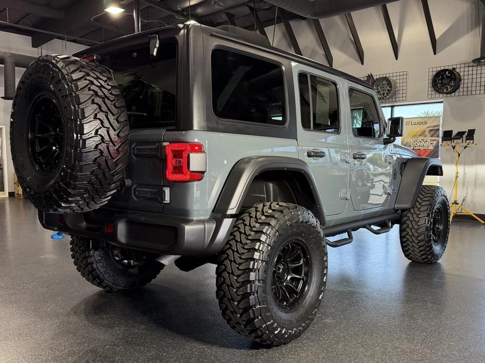 2025 Jeep JL Wrangler - Image 29 of 30