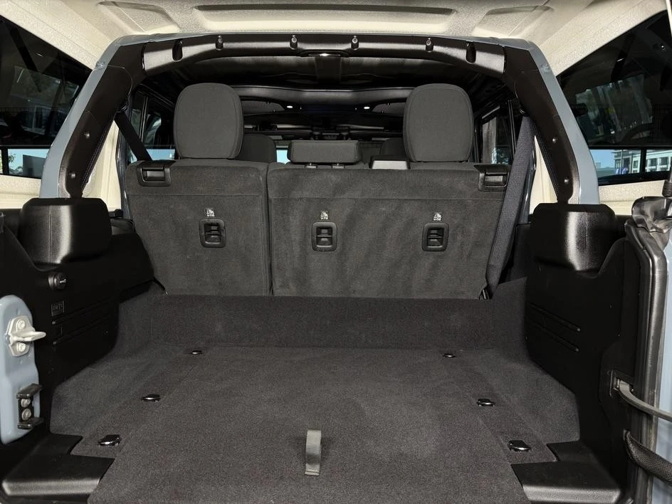 2025 Jeep JL Wrangler - Image 24 of 30