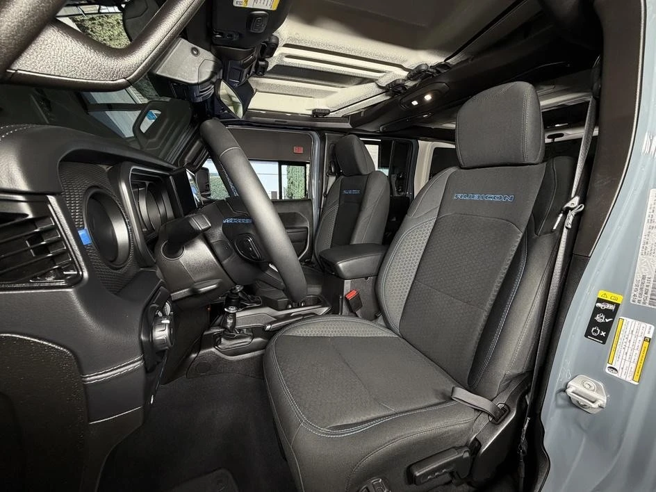 2025 Jeep JL Wrangler - Image 16 of 30